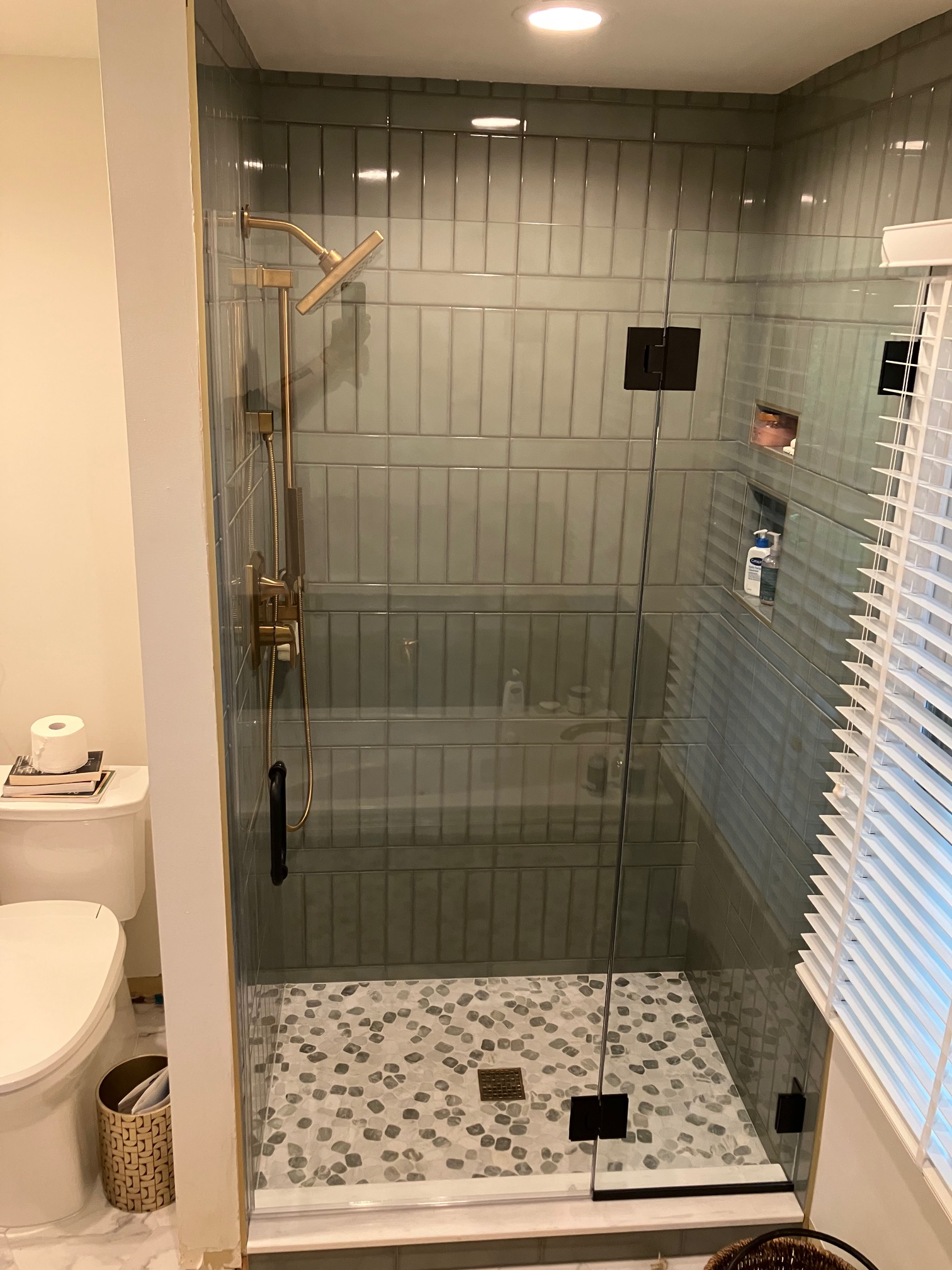 Heavy glass shower enclosure with perimeter wall clip brackets